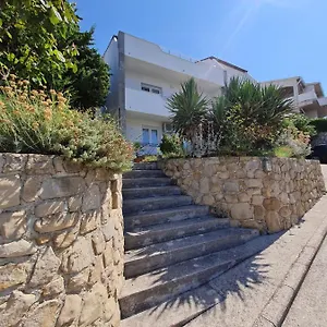 apartments-ema-pag-island.hotelinzadar.com/