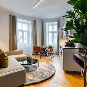 Trendy With - Smart Tv, Coffee Machine In Meidling Wenen