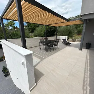 apartment-josipa-starigrad-paklenica.hotelinzadar.com/