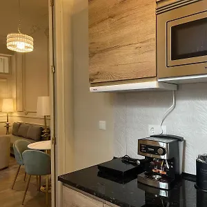 https://apartamentos-loles-de-cisneros-catedral.1costadelsol.com