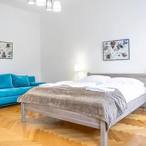 Comfortable 2br Apt.-near Wiener Stadthalle Apartman